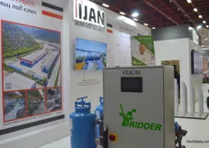 Rob Veenstra with Ridder ‘present’ at the booth of Ijan.